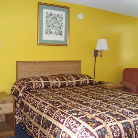 Rodeway Inn & Suites Остин Екстериор снимка