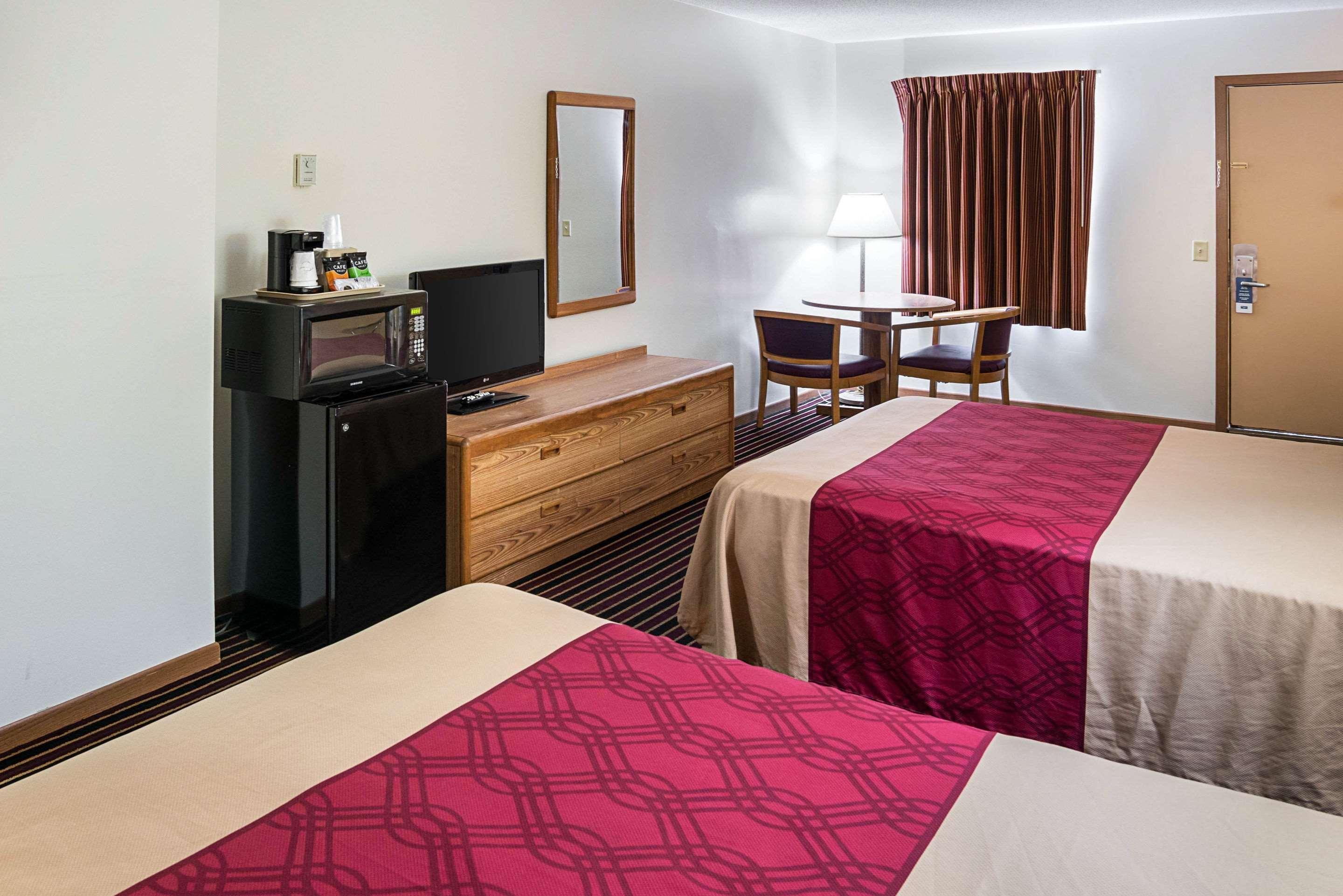 Rodeway Inn & Suites Остин Екстериор снимка