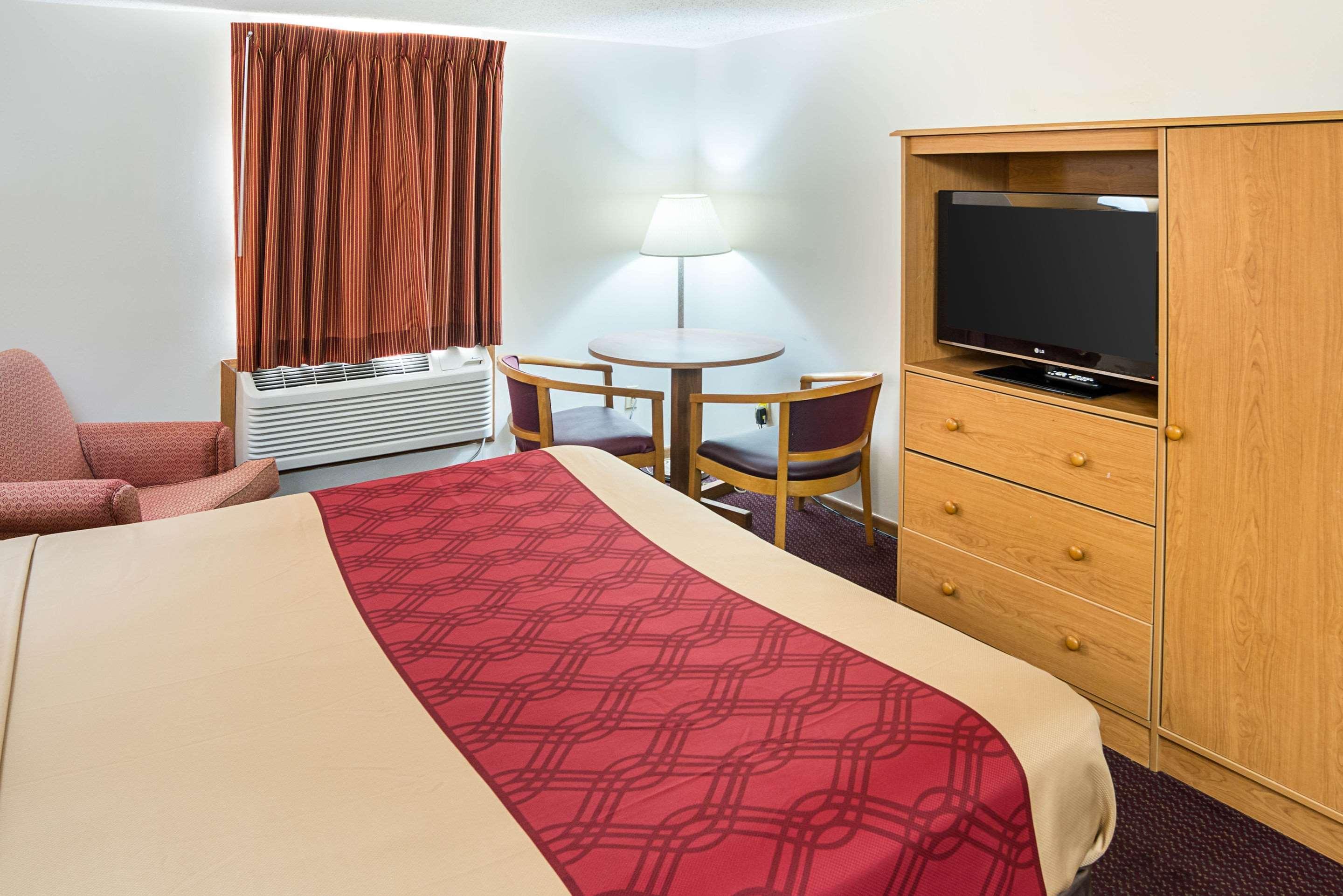 Rodeway Inn & Suites Остин Екстериор снимка