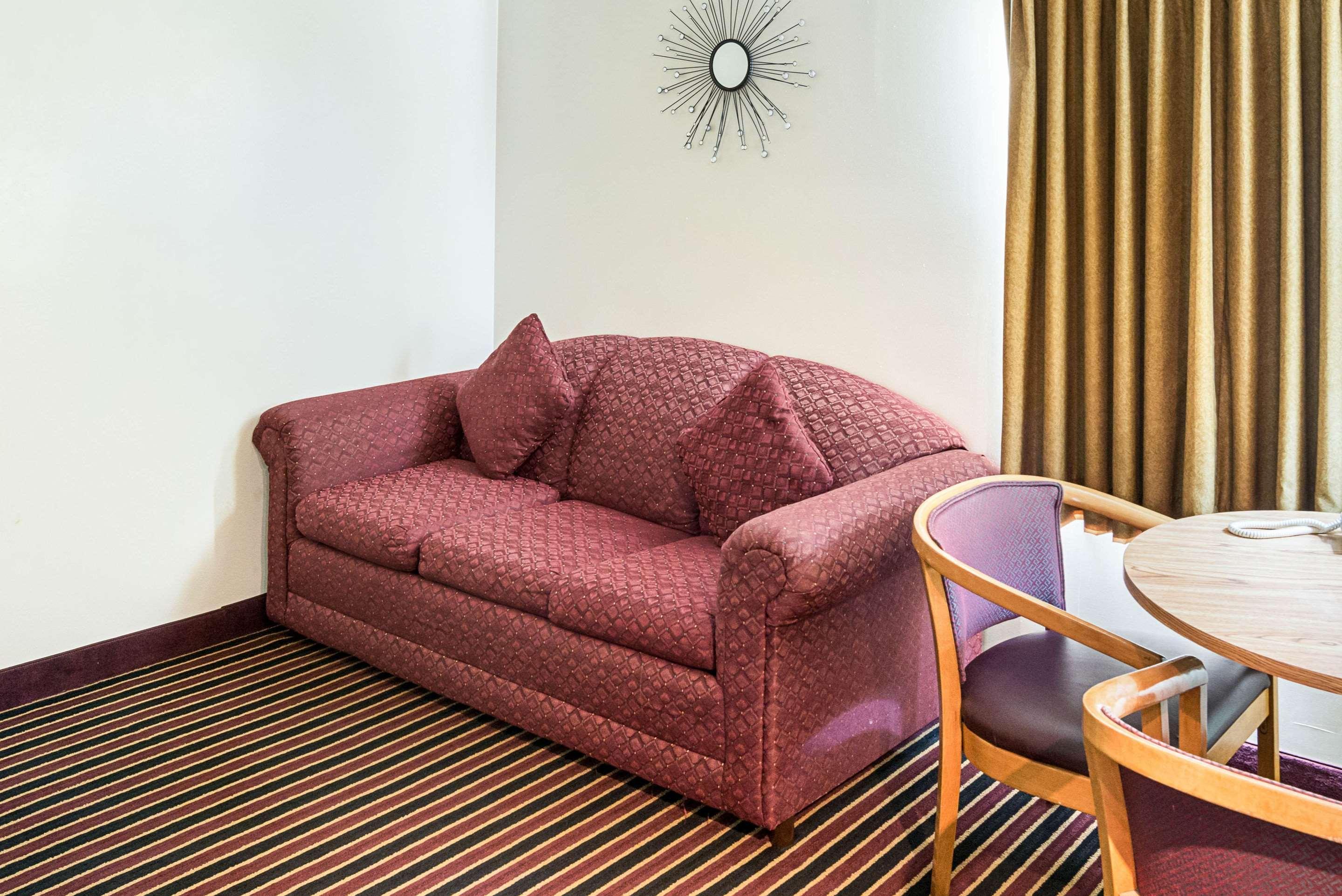 Rodeway Inn & Suites Остин Екстериор снимка