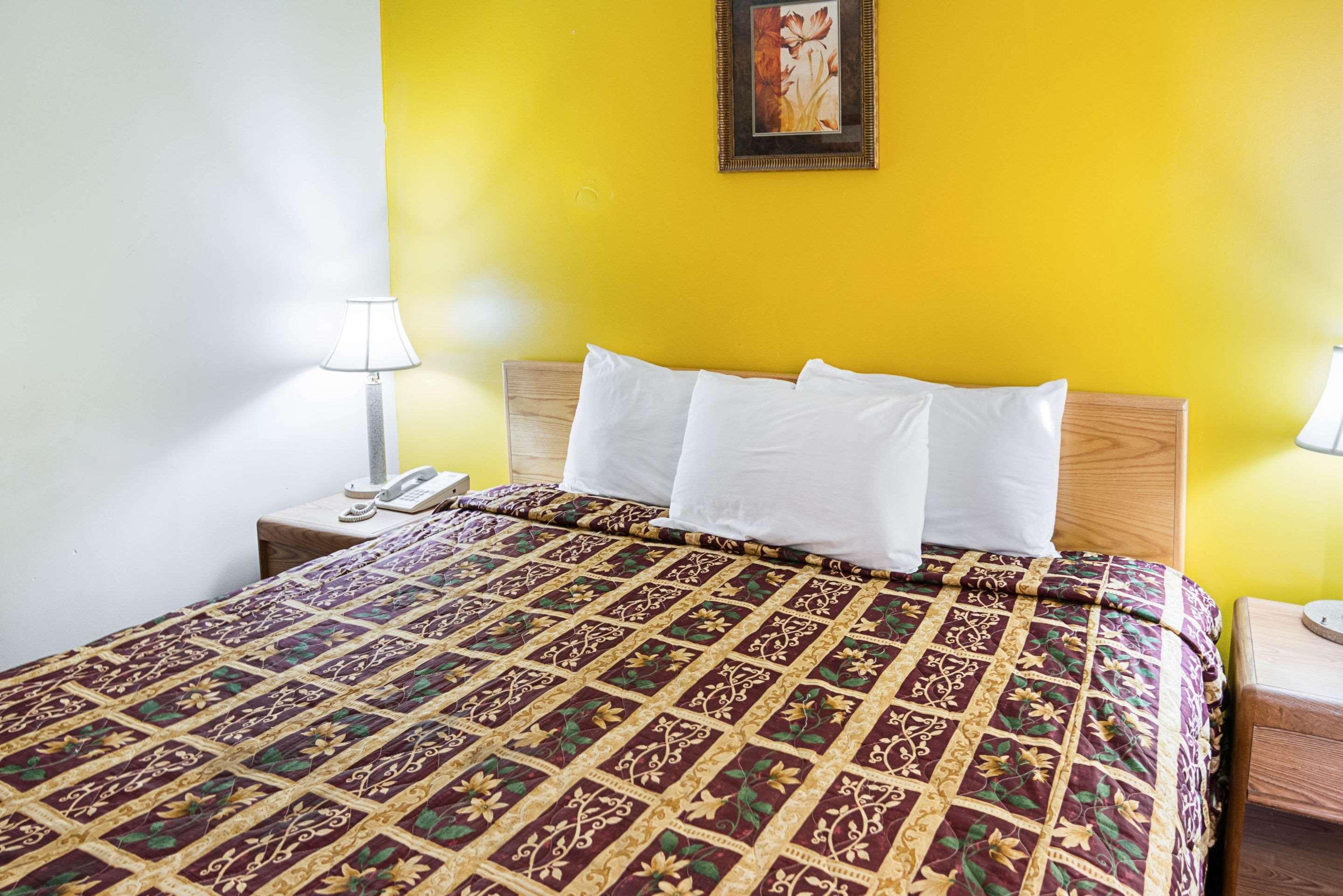 Rodeway Inn & Suites Остин Екстериор снимка