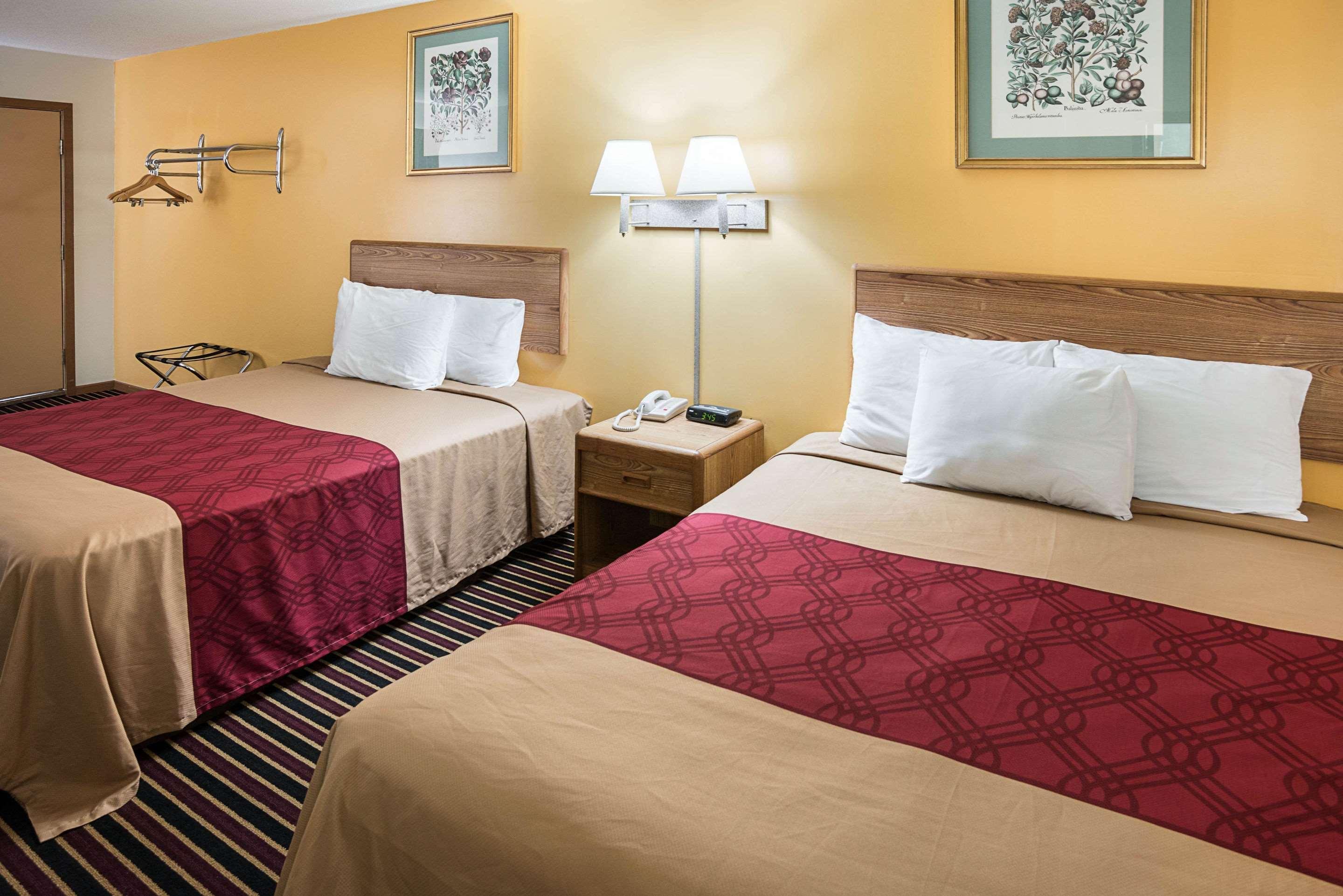 Rodeway Inn & Suites Остин Екстериор снимка
