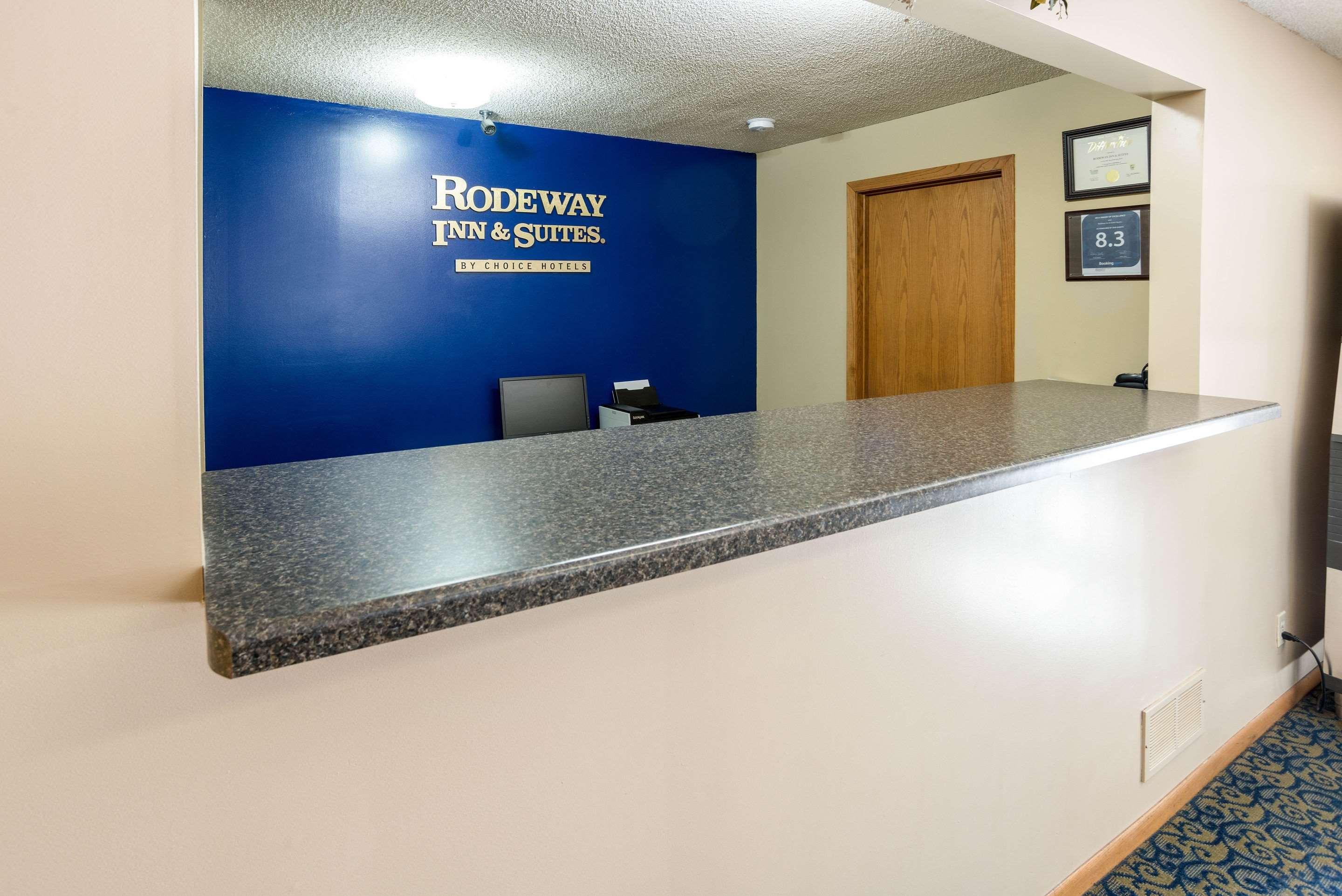 Rodeway Inn & Suites Остин Екстериор снимка