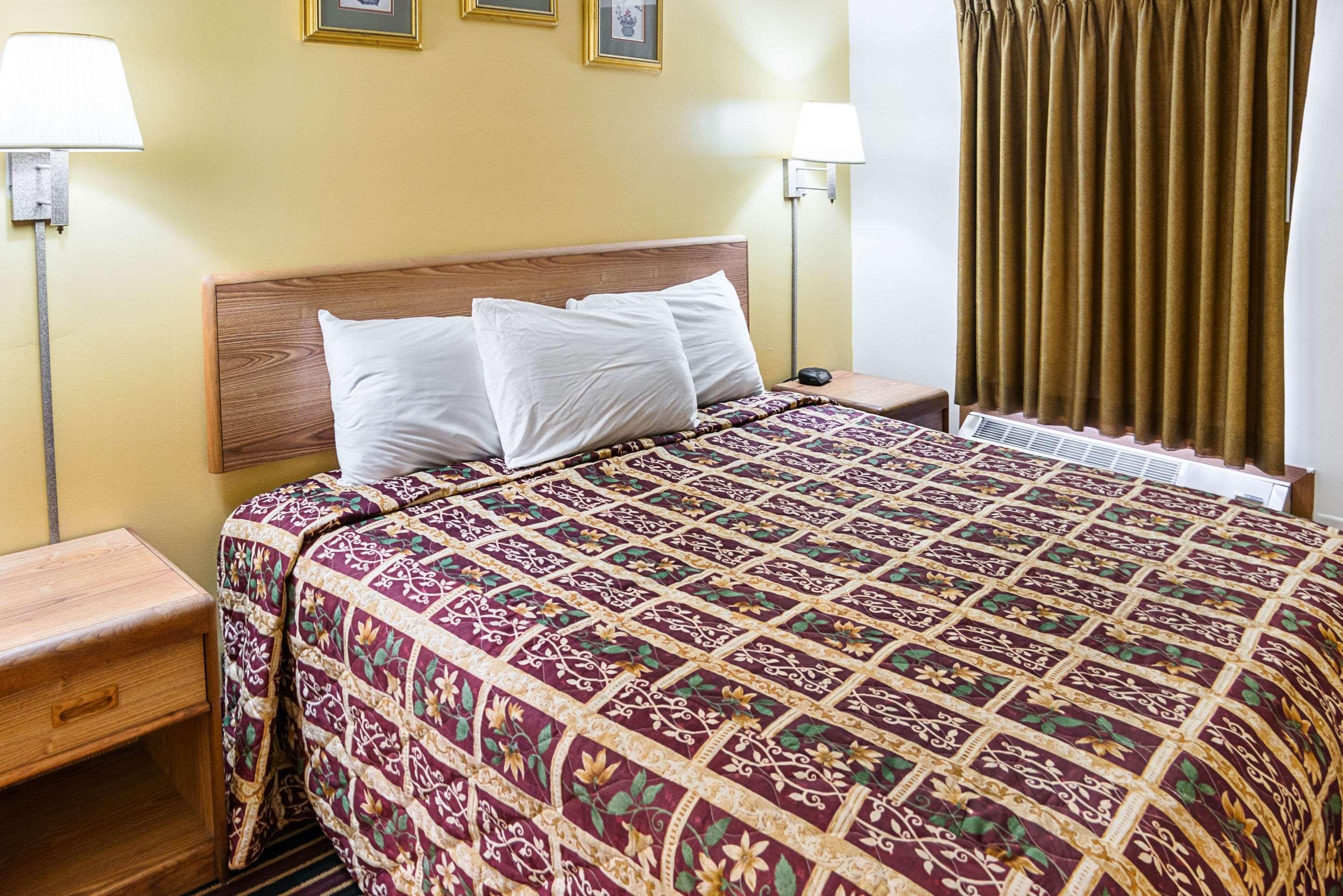Rodeway Inn & Suites Остин Екстериор снимка