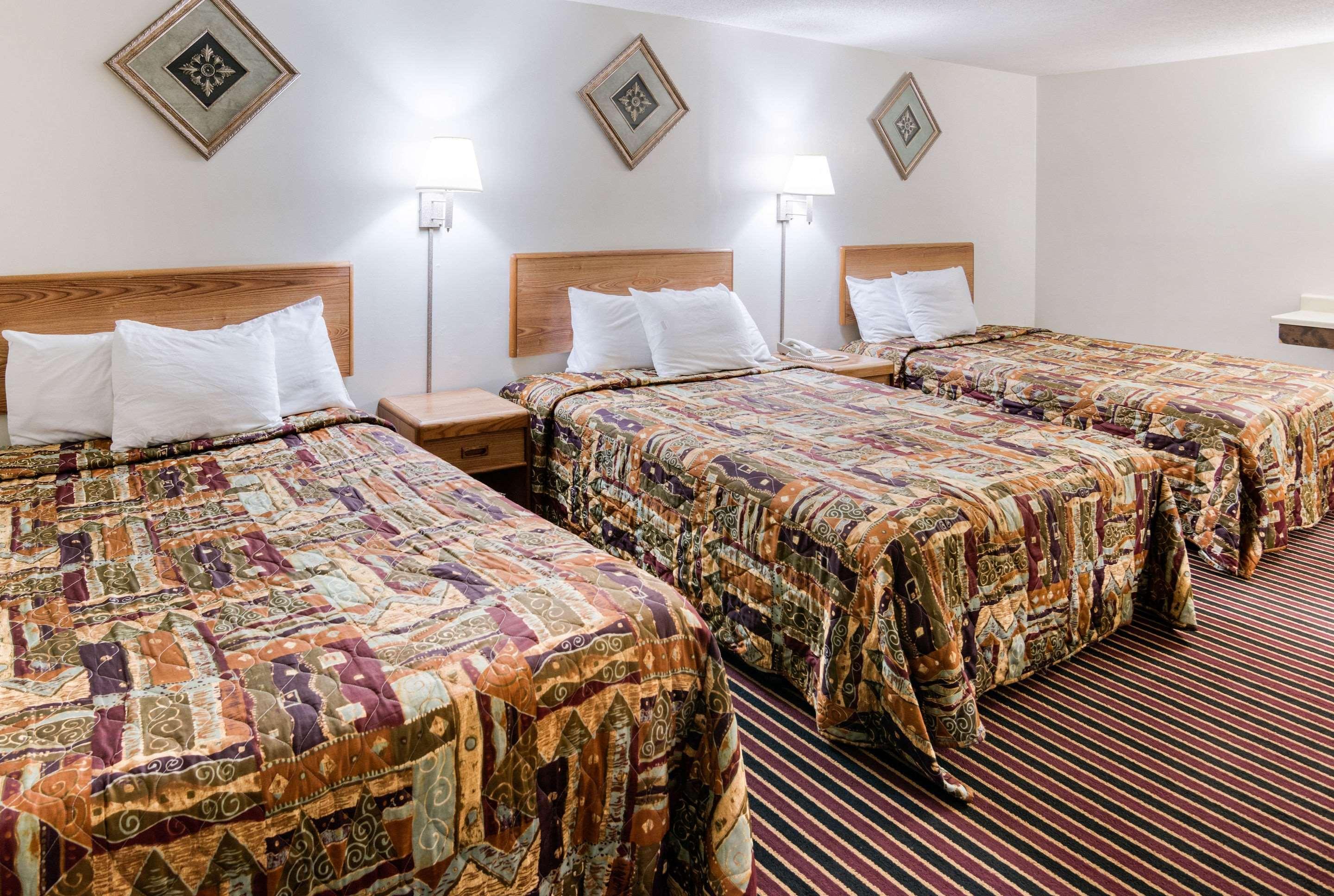 Rodeway Inn & Suites Остин Екстериор снимка