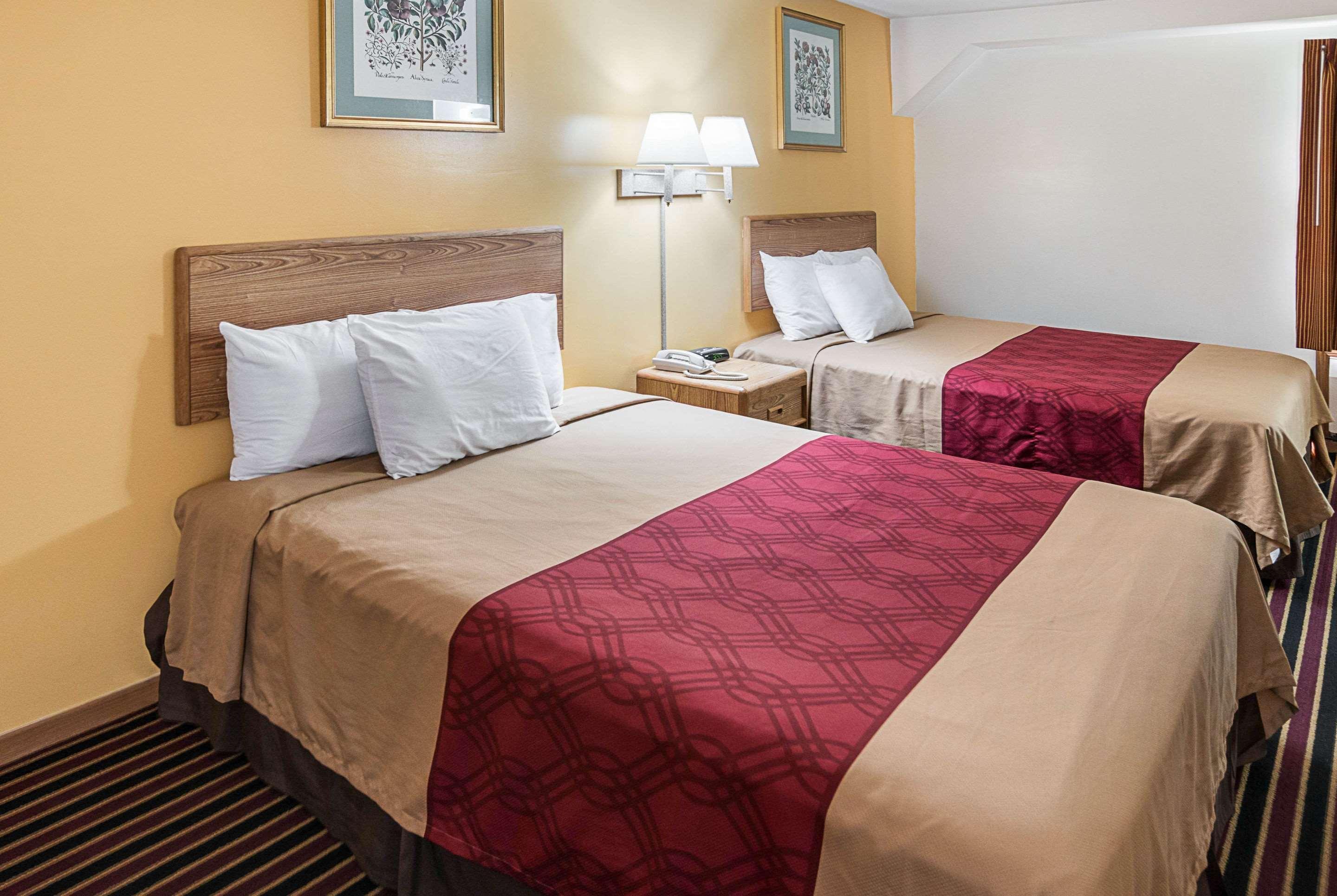 Rodeway Inn & Suites Остин Екстериор снимка