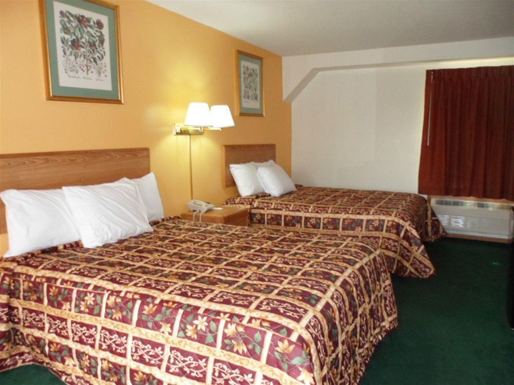 Rodeway Inn & Suites Остин Екстериор снимка