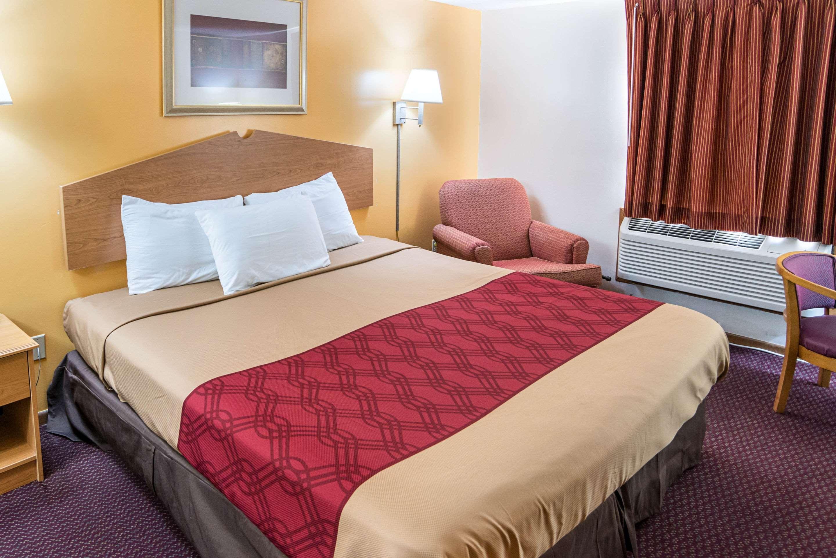Rodeway Inn & Suites Остин Екстериор снимка