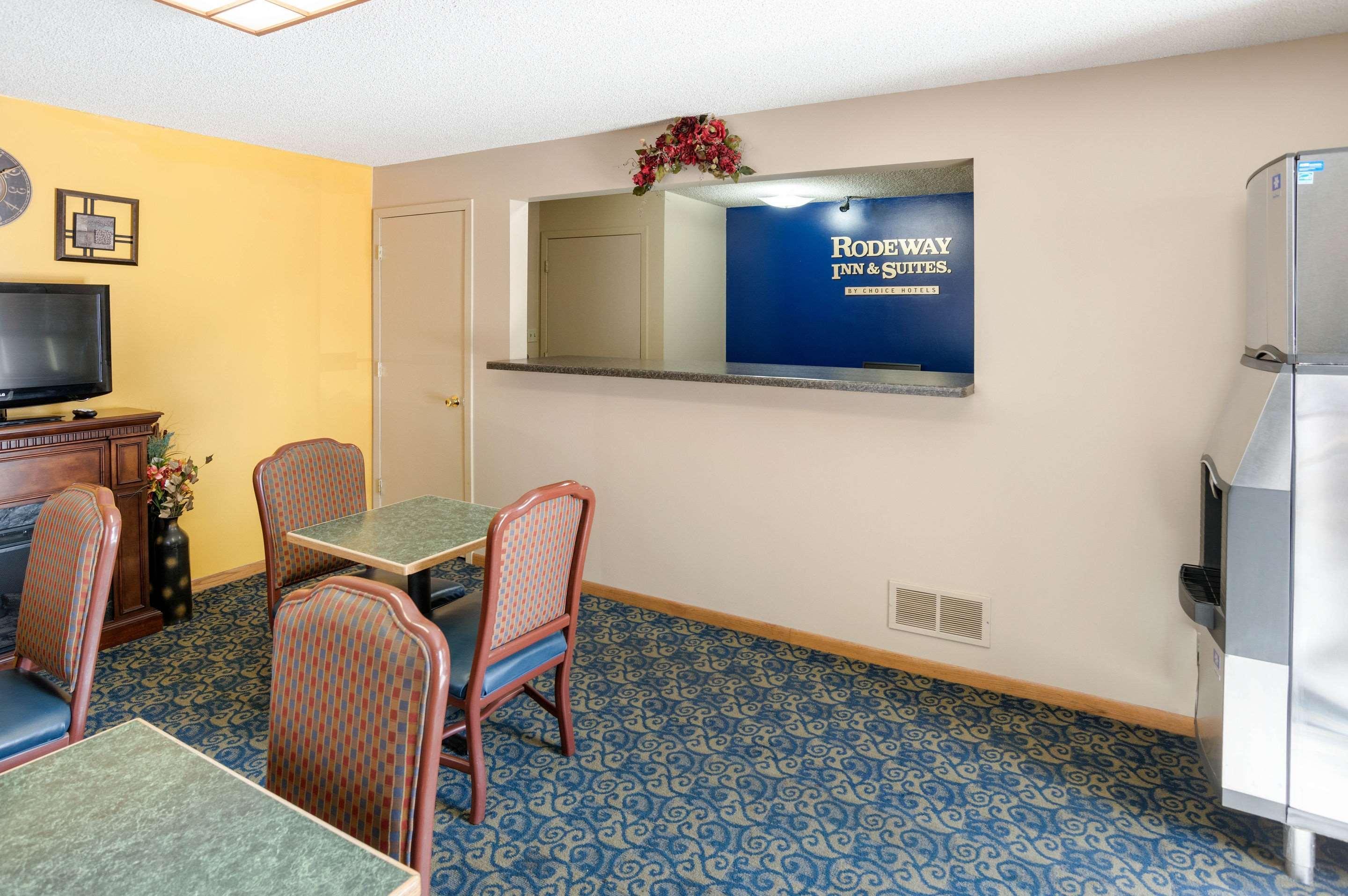 Rodeway Inn & Suites Остин Екстериор снимка