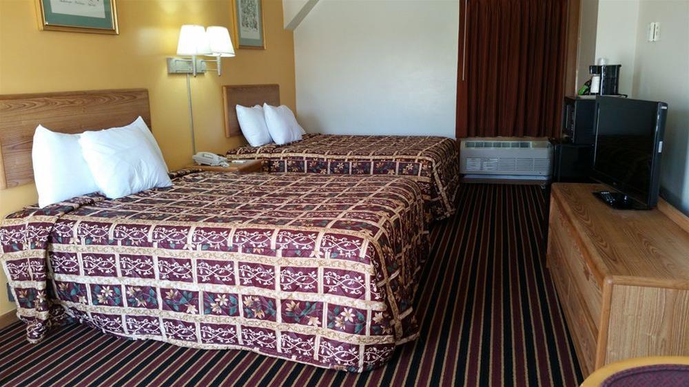 Rodeway Inn & Suites Остин Екстериор снимка