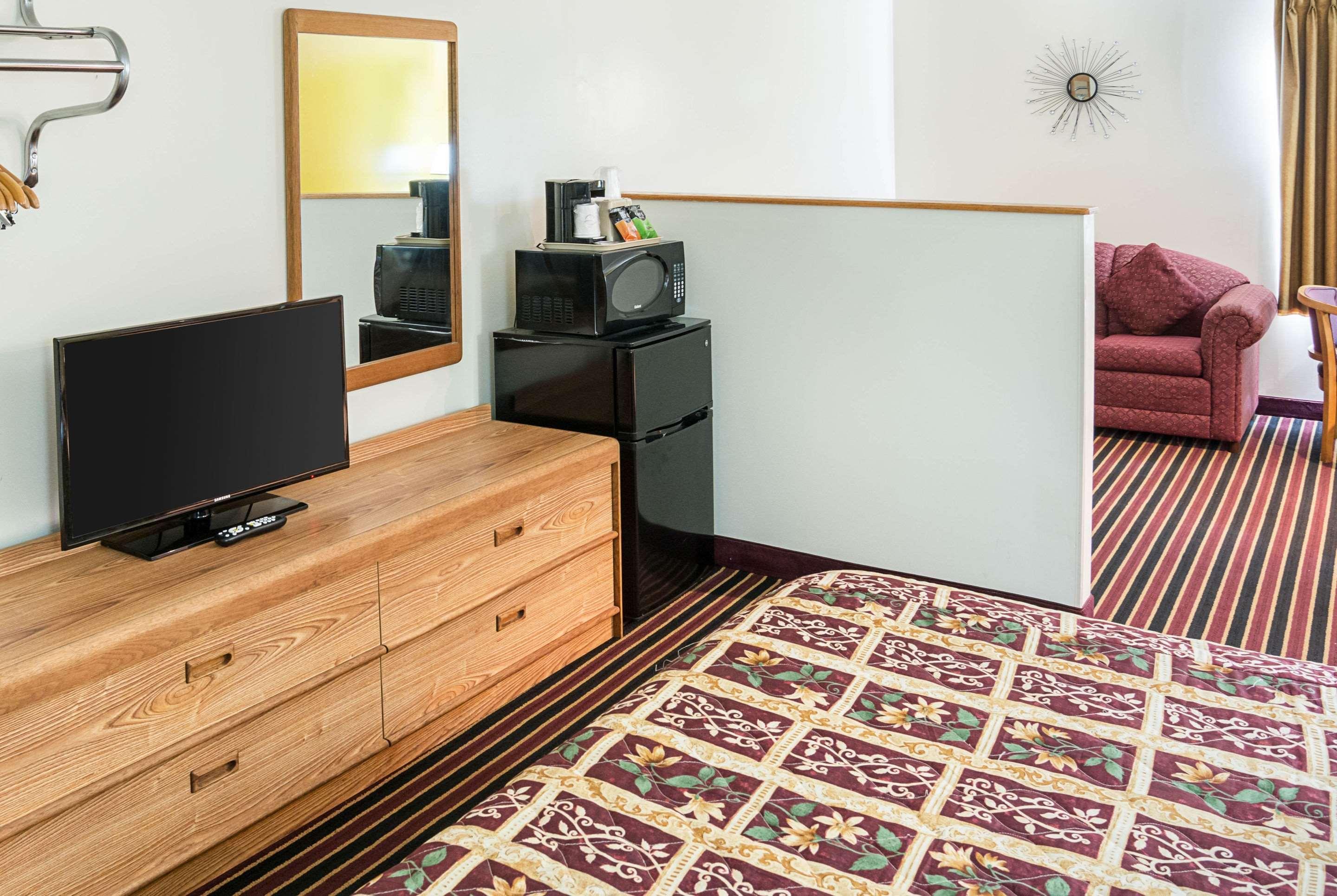 Rodeway Inn & Suites Остин Екстериор снимка