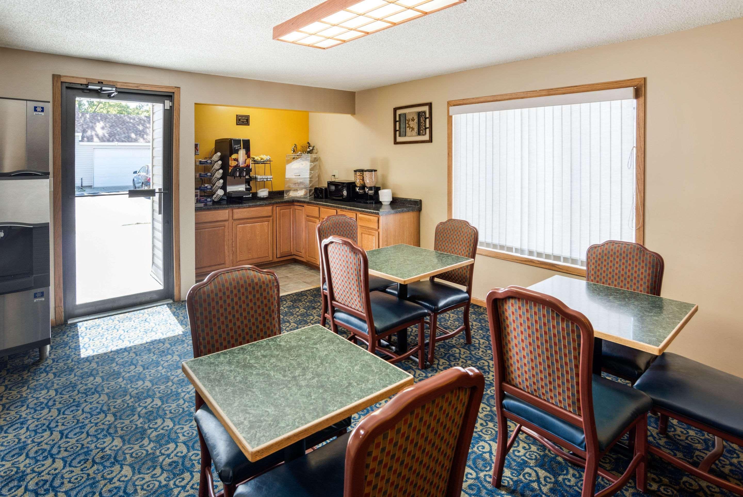Rodeway Inn & Suites Остин Екстериор снимка
