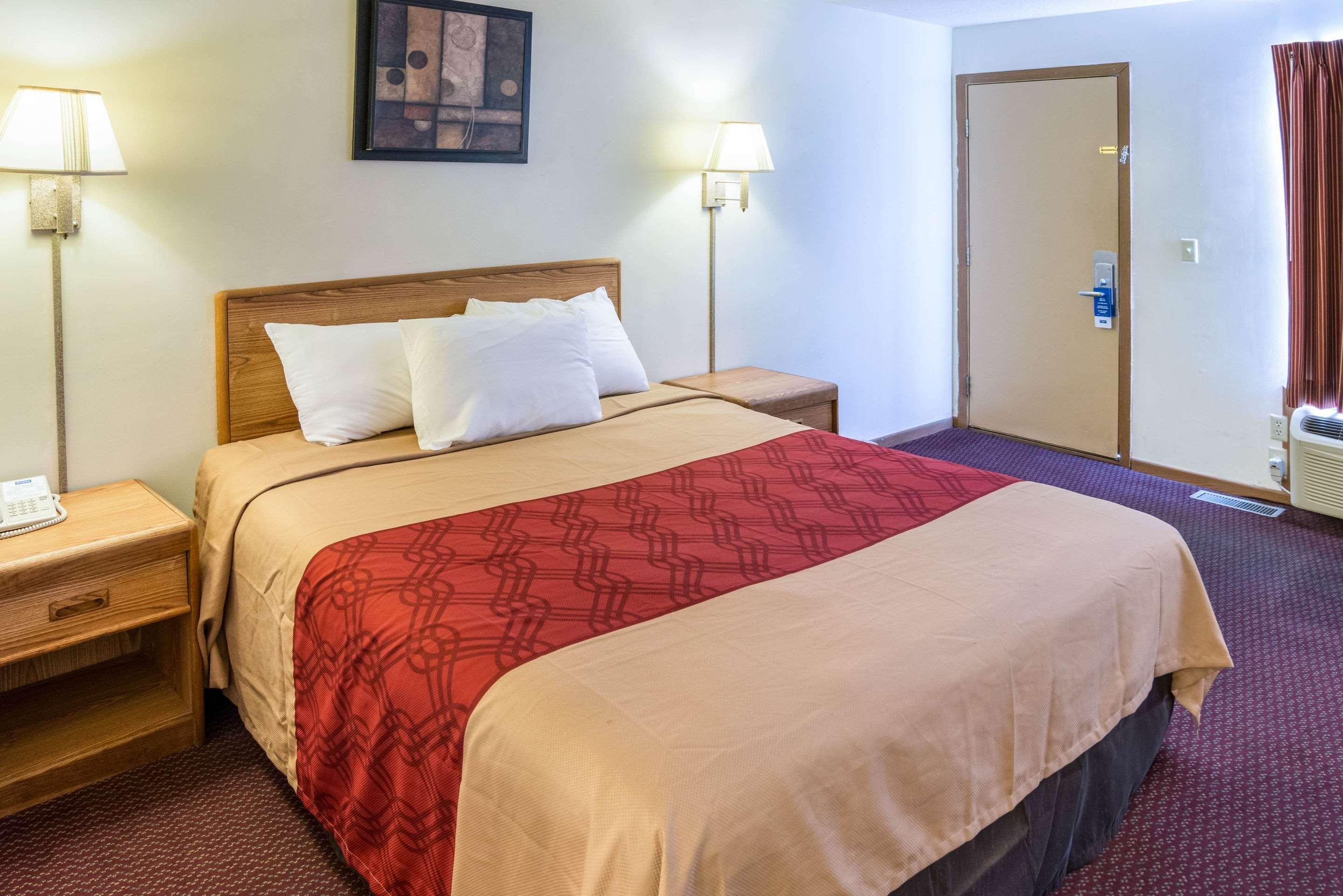 Rodeway Inn & Suites Остин Екстериор снимка