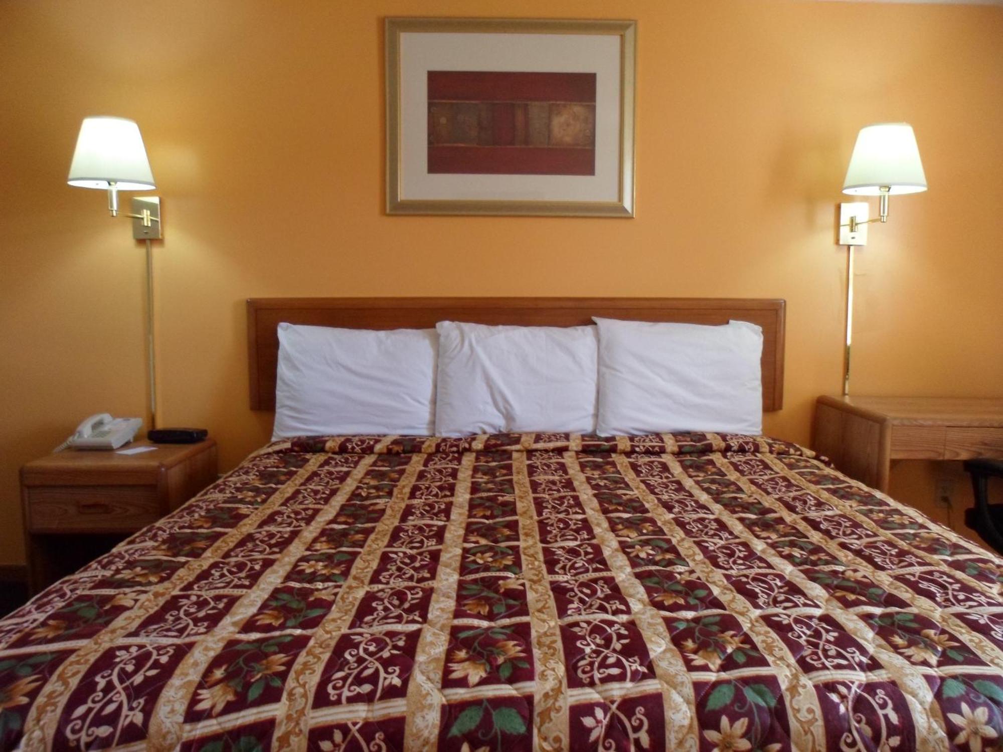 Rodeway Inn & Suites Остин Екстериор снимка