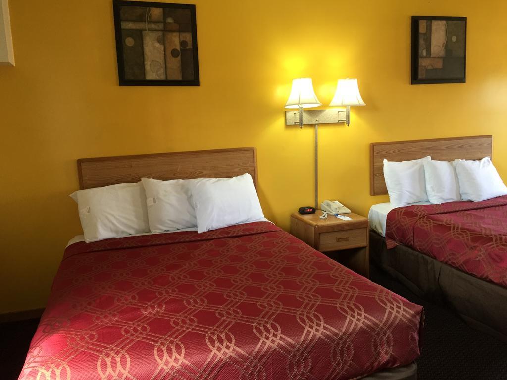 Rodeway Inn & Suites Остин Екстериор снимка
